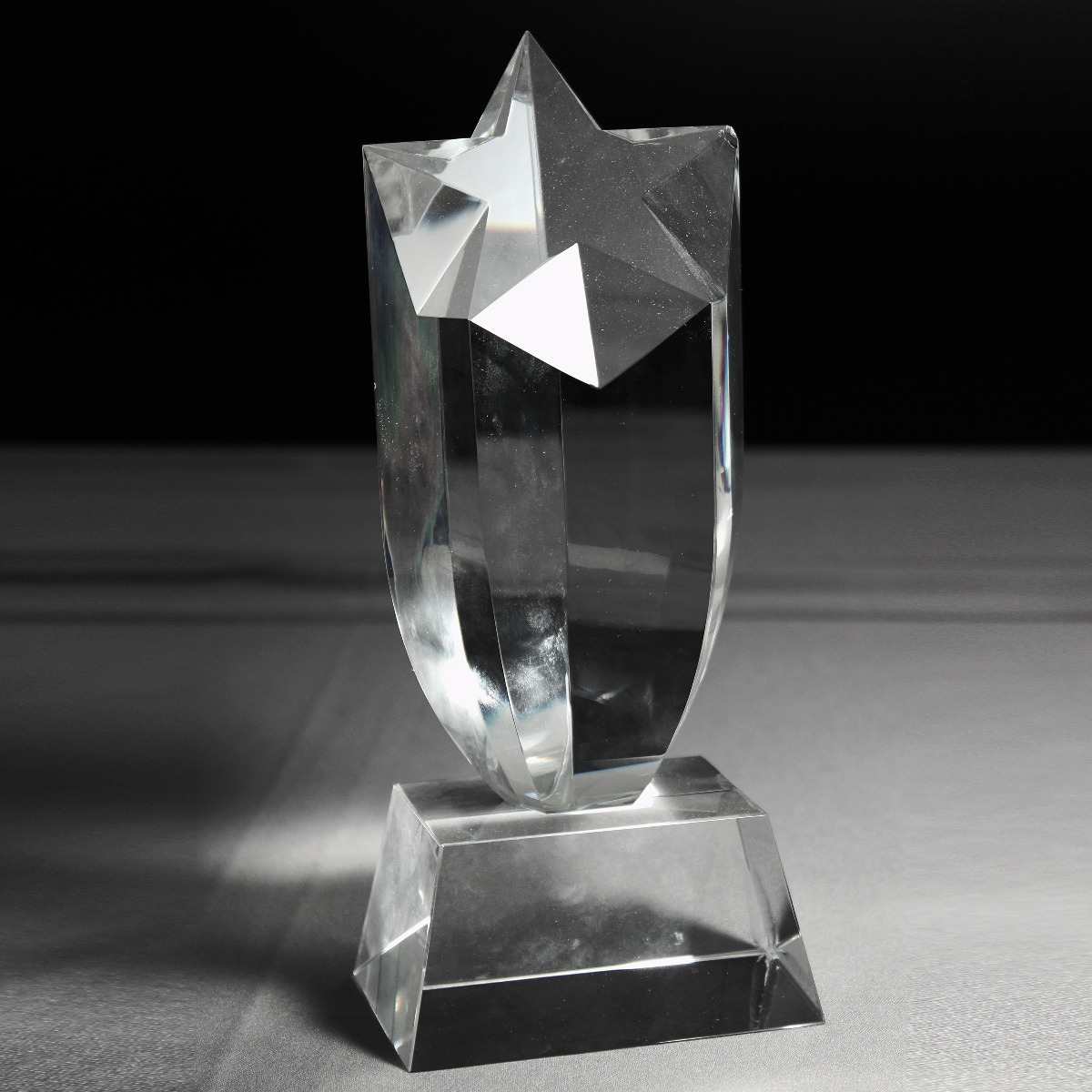 Custom crystal award with multiple faces and star shape award