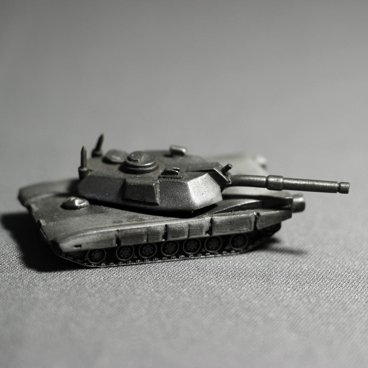 Custom pewter cast military tank shape paperweight  replica tank shaped gift.